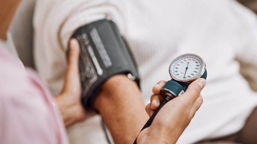 Apenas 28,97% dos brasileiros avaliados no estudo apresentavam a pressão arterial sob controle (Foto: C Daniels/peopleimages.com/Adobe Stock)