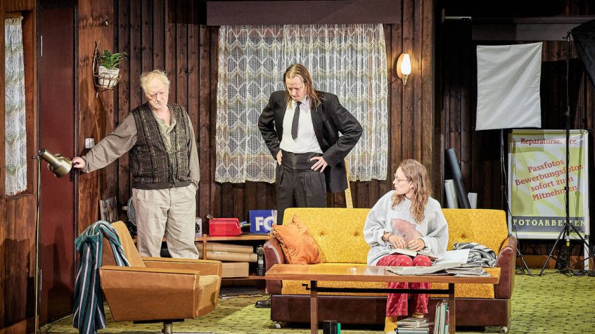Cena da peça 'O Pato Selvagem', em montagem de Thomas Ostermeier, no Festival de Avignon (Foto: Christophe Raynaud de Lage/Divulgação)
