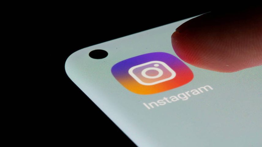 O compartilhamento de fotos dos filhos nas redes sociais é chamado de 'sharenting', termo em inglês que une as palavras share (compartilhar) e parenting (parentalidade) (Foto: Dado Ruvic/Reuters)