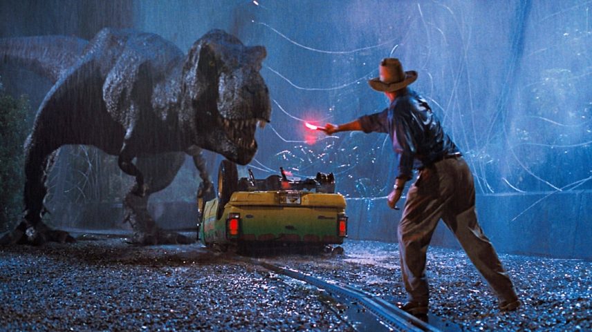 Versão digital de Tiranossauro Rex persegue Sam Neill em cena de Jurassic Park (Foto: Universal Pictures)