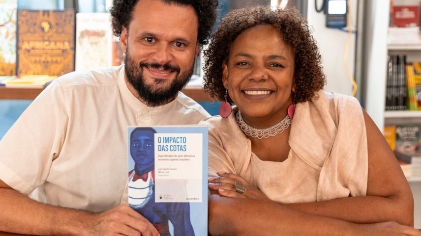 Luiz Campos e Márcia Lima no lançamento do livro "O Impacto das Cotas". (Foto: Milena Nascimento)