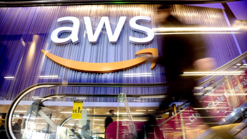 Amazon já investindo US$ 8 bilhões na startup e está construindo um complexo de data centers dedicado à IA para a desenvolvedora do Claude (Foto: Noah Berger / Amazon/Divulgação)