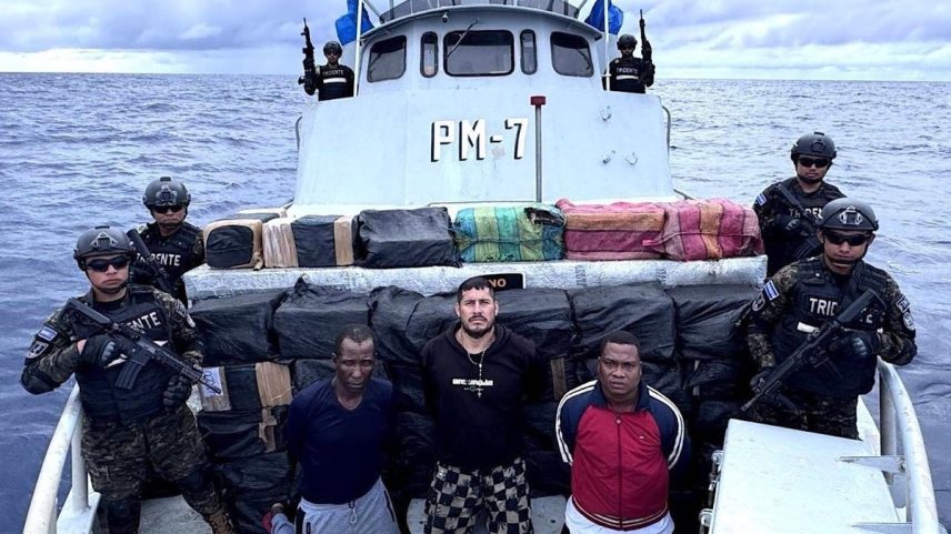 El Salvador intercepta semissubmersível com 1,3 tonelada de cocaína (Foto: Reprodução/Nayib Bukele/X)