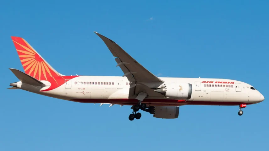 O Boeing 787 da Air India, que caiu em Ahmedabad em junho, fotografado sobre Melbourne em dezembro (Foto: Reuters)