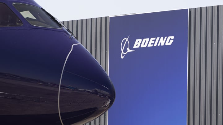 O cone do nariz de um Boeing 787 sendo exibido na pista durante o Salão Aeronáutico de Paris no Aeroporto Le Bourget, nos arredores de Paris, em 25 de junho de 2023. (Foto: Nicolas Economou | Nurphoto | Getty Images)