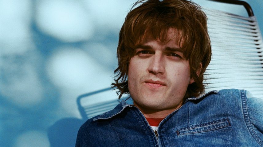 Djo's "Basic Being Basic" se torna o primeiro No. 1 de Joe Keery em uma parada de airplay da Billboard. (Foto: Reprodução)