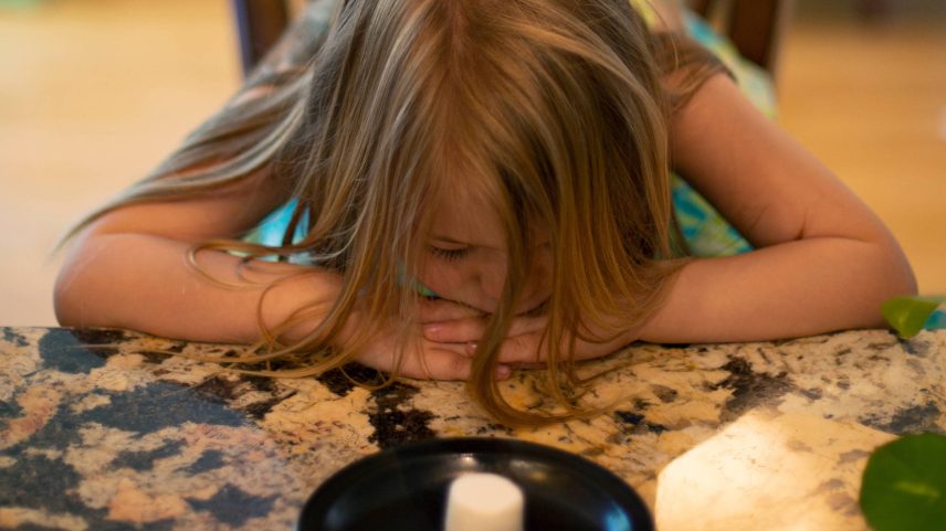 O experimento do marshmallow foi criado pelo psicólogo Walter Mischel para analisar o autocontrole de crianças (Foto: Rachel/Adobe Stock)