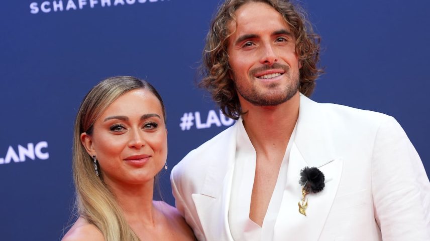 Paula Badosa e Stefanos Tsitsipas posam nos prêmios Laureus World Sports Madrid 2025 no dia 21 de abril de 2025 em Madrid, Espanha. (Foto: Ángel Martínez/Getty Images for Laureus)