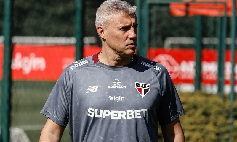 Hernán Crespo comanda treino do São Paulo (Foto: Rubens Chiri/SPFC)