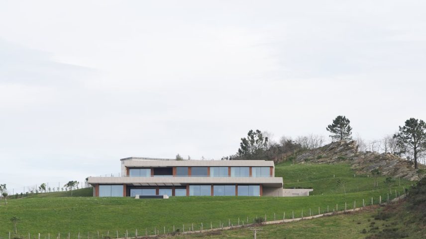 Fachada da casa do exfutbolista Xabi Alonso em janeiro passado em San Sebastián. (Foto: Unanue / Europa Press / Getty Images)