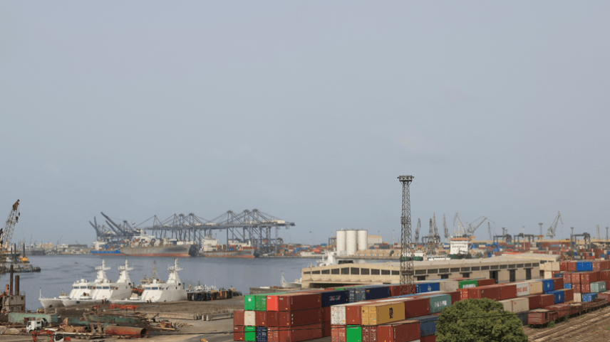 Vista do porto de Karachi, no Paquistão (Foto: REUTERS/Akhtar Soomro)
