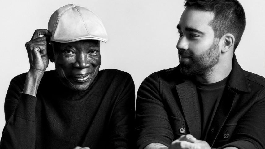 Milton Nascimento e o filho Augusto: primeira campanha de moda do cantor (Foto: Oficina/Divulgação)