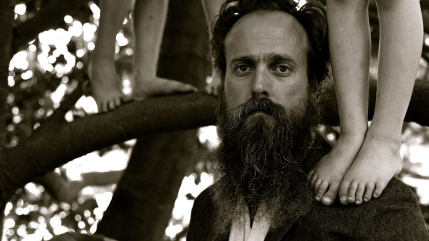 Sam Beam, do Iron & Wine, e Ben Bridwell, do Band of Horses, apresentam um preview do seu próximo EP de covers, uma década após seu último trabalho colaborativo. (Foto: Reprodução)