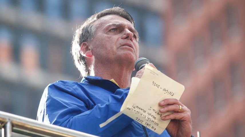 O ex-presidente Jair Bolsonaro na Avenida Paulista, em São Paulo, em mais um ato com apoiadores para reafirmar a sua liderança política na direita e questionar o Supremo Federal (Foto: Felipe Rau/Estadão)