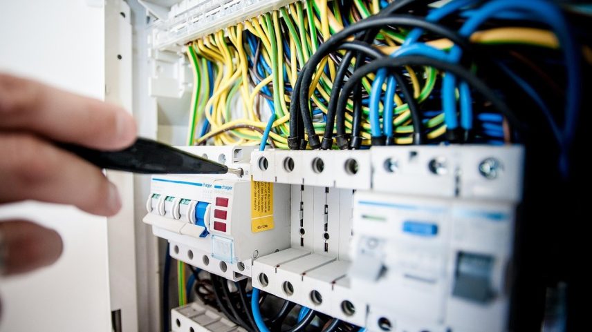 Componentes elétricos (Foto: Pixabay)