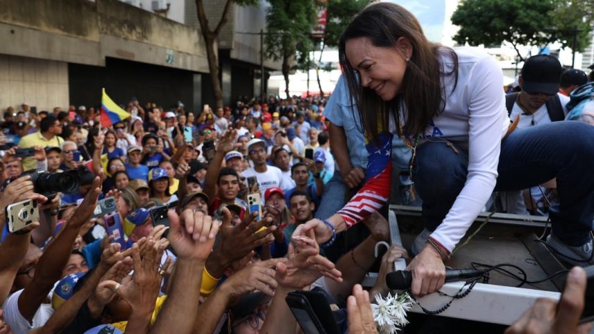 María Corina Machado, a líder opositora, durante um comício na Venezuela. María Corina foi impedida de disputar eleições na Venezuela no ano passado (Foto: Cedido por María Corina Machado)