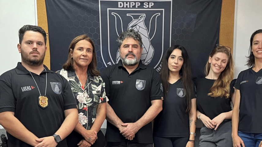 Equipe é formada por psicólogos, advogada criminal, perita, investigador e delegada (Foto: Cedido ao UOL)