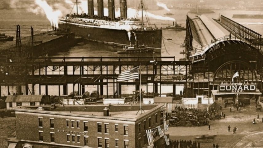 Píer 54, localizado em Nova York (EUA), recebeu sobreviventes do naufrágio do Titanic (Foto: Reprodução / Youtube)