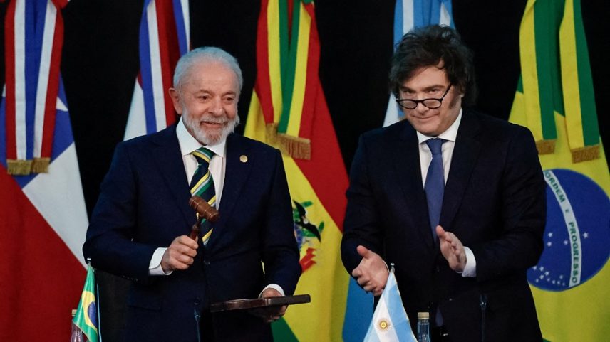 Presidente do Brasil, Luiz Inácio Lula da Silva, e presidente da Argentina, Javier Milei, participam da cerimônia de transferência da Presidência Pro Tempore do MERCOSUL, durante a Cúpula do MERCOSUL e Estados Associados, no Palácio San Martín, em Buenos Aires, Argentina, 3 de julho de 2025. (Foto: Ricardo Stuckert/Presidência do Brasil/Distribuído via REUTERS)