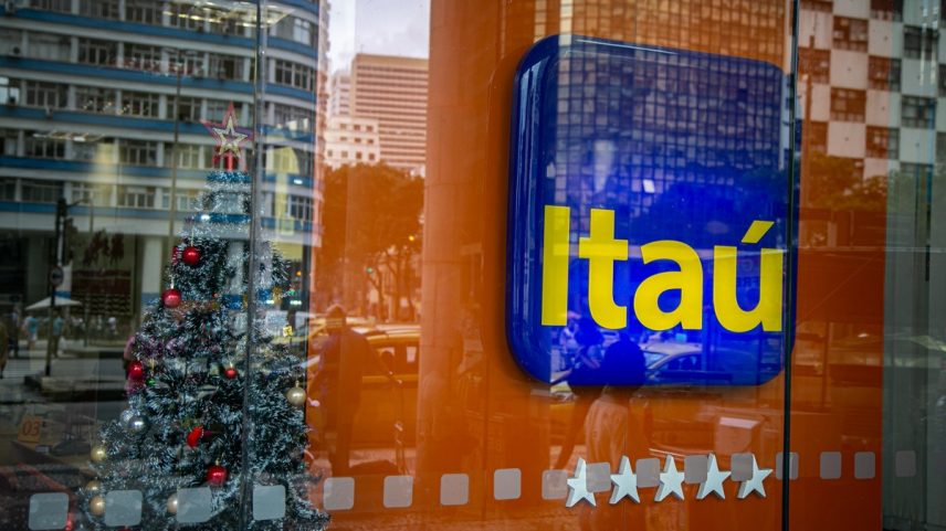 Fachada do Itaú (Foto: Hermes de Paula / Agência O Globo)