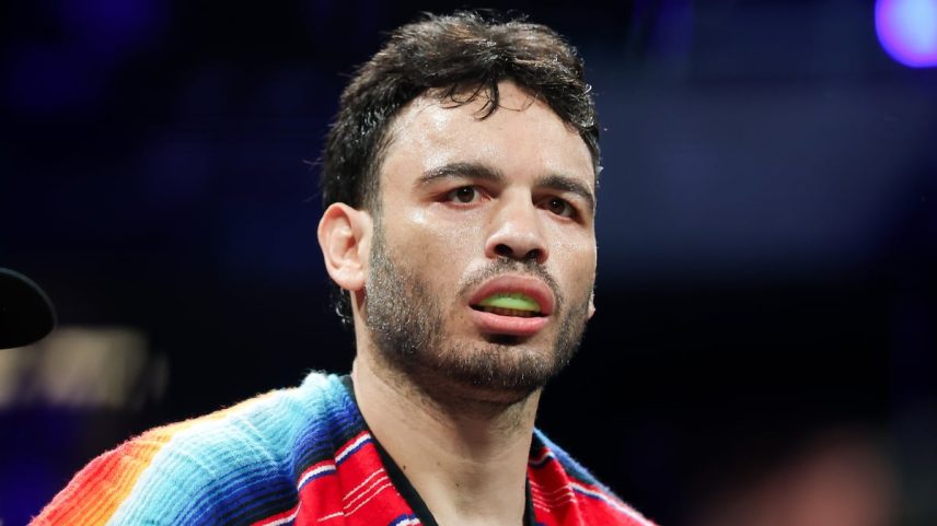 Julio Cesar Chavez Jr. em uma luta em 28 de janeiro de 2025, em Anaheim, Califórnia. (Foto: Cris Esqueda/Getty Images)