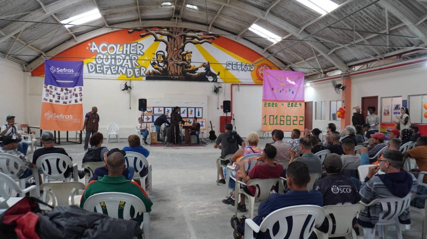 Evento da Sefras (Ação Social Franciscana), que atende a população de rua, na Casa Franciscana, no Cambuci (centro de São Paulo) (Foto: Alderon Costa/Divulgação/Fórum da Cidade)