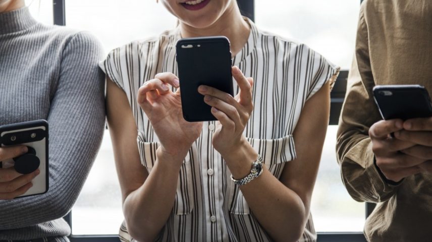 Celular — Foto: PxHere