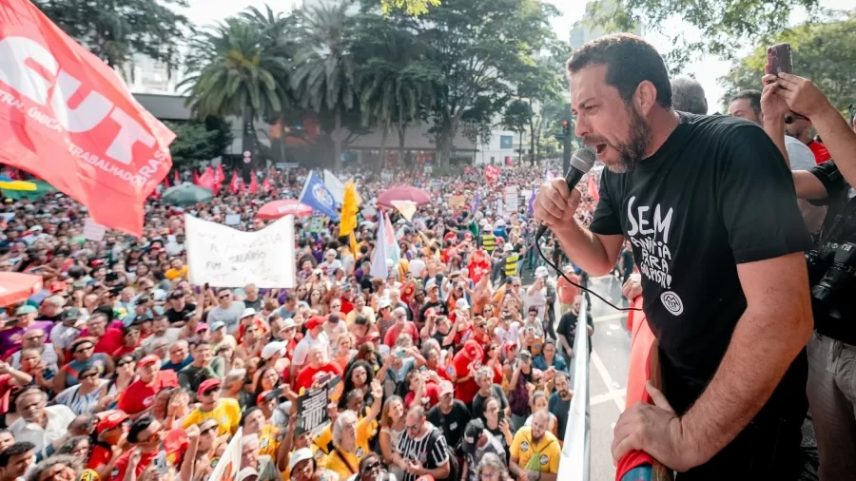 Boulos durante manifestação em São Paulo contra a anistia (Foto: Leandro Paiva/Divulgação)