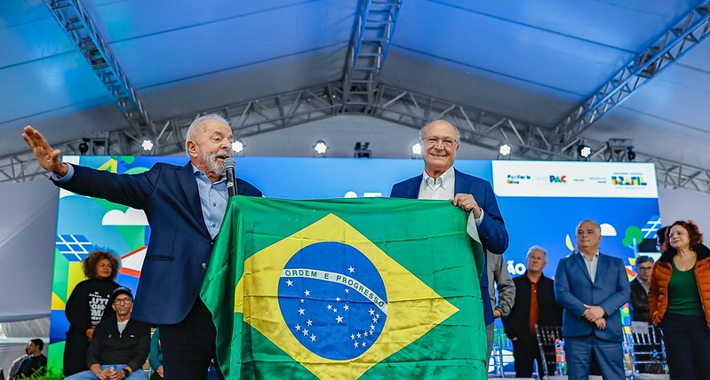 O presidente Lula e o vice Geraldo Alckmin durante cerimônia de anúncio dos projetos habilitados pelo Novo PAC Seleções 2025 (Foto: Ricardo Stuckert/PR/Divulgação)