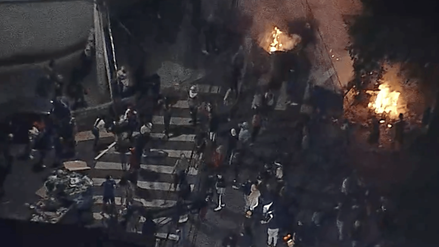 Ato fecha rua de Paraisópolis, em São Paulo (Foto: Reprodução/TV Globo)