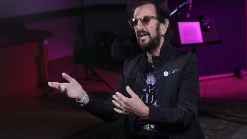 Ringo Starr disse que tinha algumas anotações para o diretor Sam Mendes sobre o roteiro da sua parte na próxima série biográfica em quatro partes do cineasta. (Foto: Reprodução)