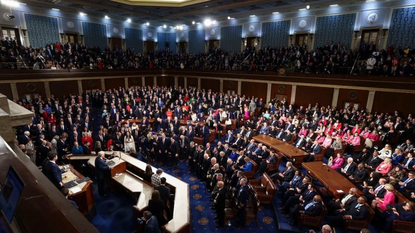 Donald Trump em uma sessão na Câmara de Representantes do Capitólio, em Washington D. C., em março de 2025. (Foto: JIM LO SCALZO - EFE)