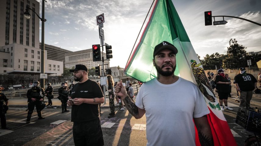 Protesto pelo 'No Kings' no centro de Los Angeles, em 14 de junho de 2025. (Foto: Daniel Ecoff - Europa Press)