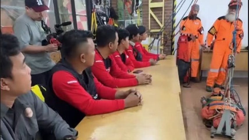 Treinamento acontece duas semanas depois da confirmação da morte de Juliana Marins (Foto: Reprodução)