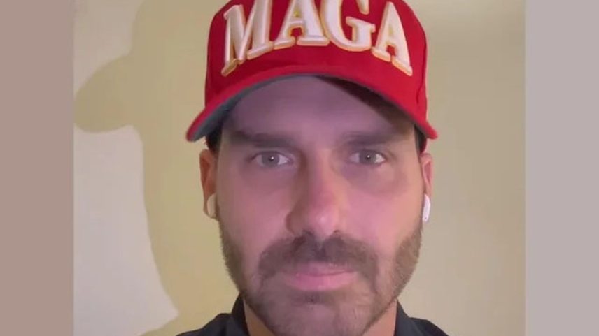 Deputado licenciado Eduardo Bolsonaro e seu boné de cabeceira: Make America Great Again (Foto: Reprodução)