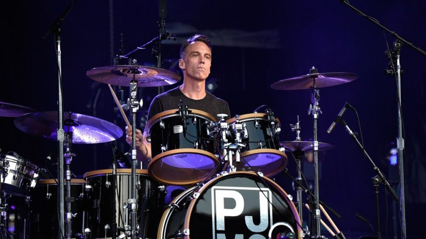 Matt Cameron pode não estar mais atrás da bateria do Pearl Jam, mas o renomado baterista refutou a noção de que está oficialmente aposentado. (Foto: Reprodução)
