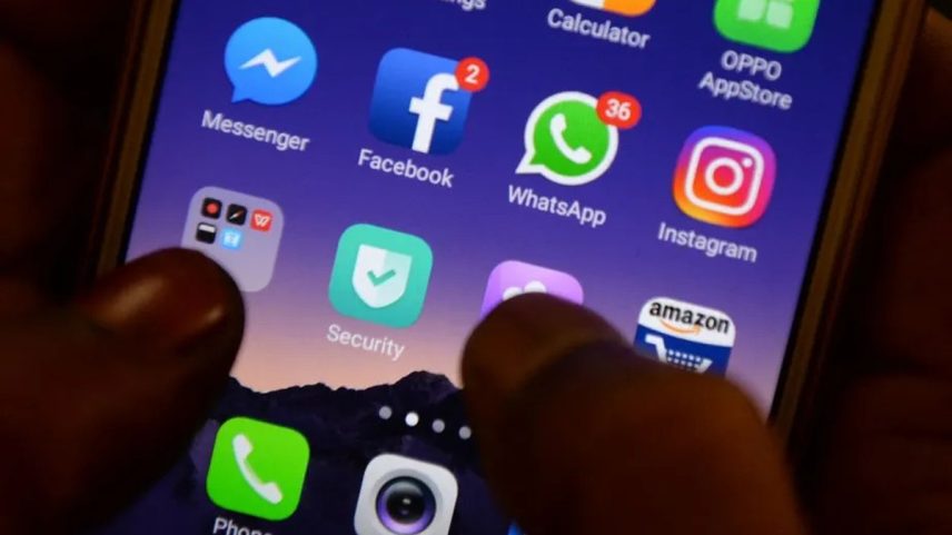 Redes sociais podem representar risco para crianças e adolescentes (Foto: Arun Sankar/AFP)