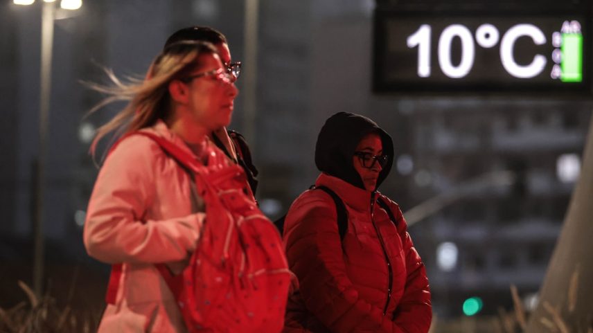Paulistanos se assustaram com o frio nos meses de junho e de julho (Foto: Werther Santana/Estadão)
