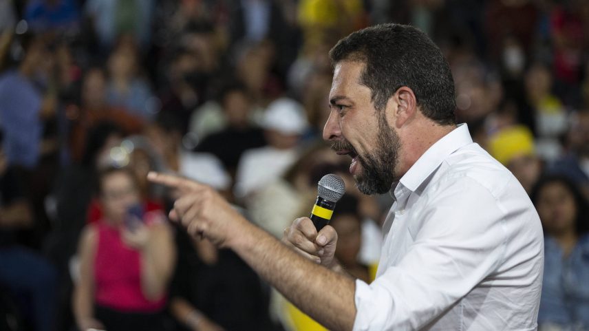 Guilherme Boulos (PSOL-SP) em encontro no Sindicato dos Bancários na capital paulista (Foto: Marlene Bergamo - 7.nov.24/Folhapress)