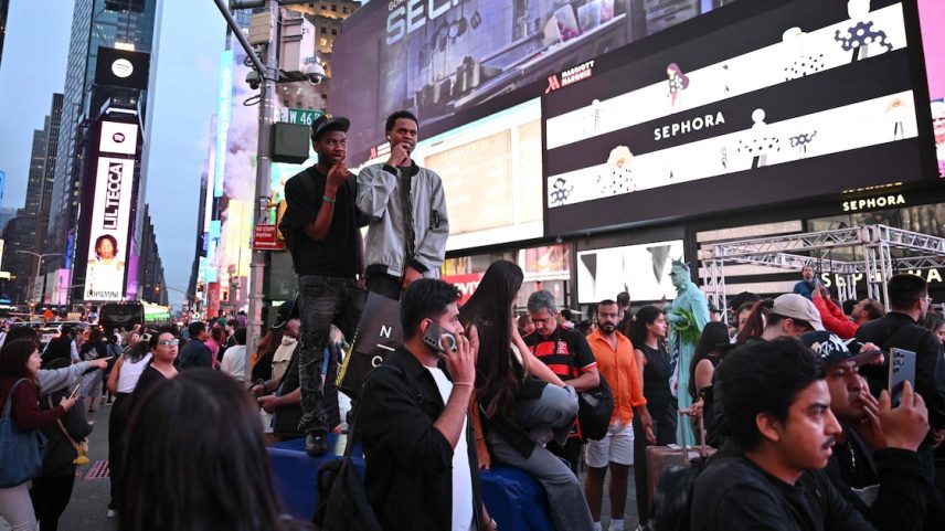 Movimentação no entorno da Times Square, em Nova York (Foto: Angela Weiss/AFP)