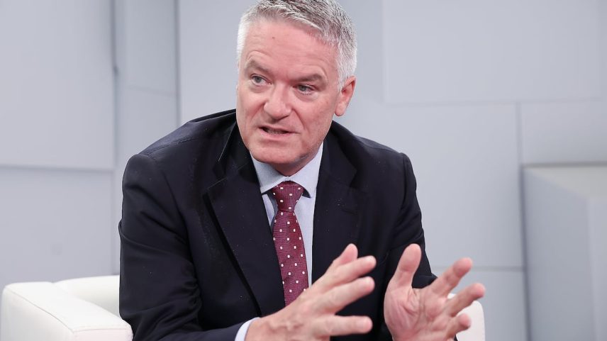 Mathias Cormann, secretário-geral da OCDE, durante sua entrevista com EL PAÍS, em 1 de julho de 2025, em Sevilha, durante a IV Conferência de financiamento para o desenvolvimento da ONU. (Foto: Alejandro Ruesga)