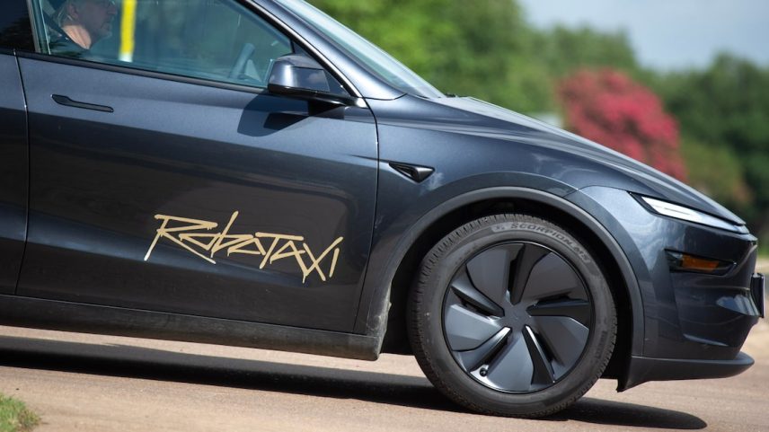 A receita anual dos robotáxis da Tesla poderia chegar a US$ 7 bilhões, segundo projeção do banco. (Foto: Bloomberg)