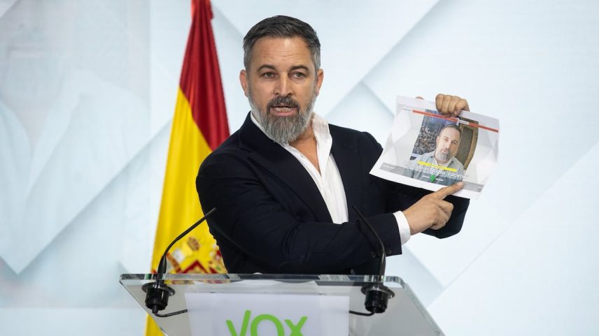 Santiago Abascal, líder do Vox, em uma coletiva de imprensa na semana passada na sede de seu partido sobre os distúrbios de Torre Pacheco. (Foto: Alejandro Martínez Vélez/Europa Press)