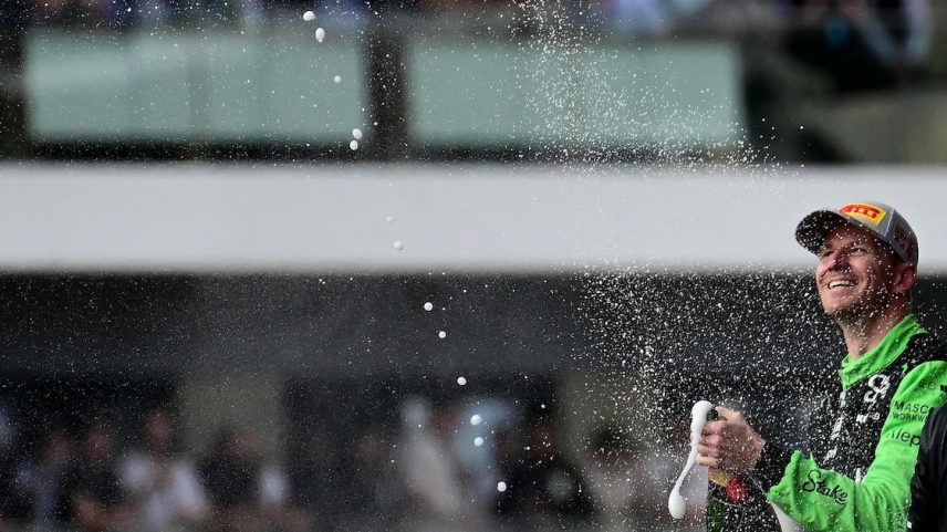 Aos 37 anos e com 15 na Fórmula 1, Nico Hülkenberg comemorou o primeiro pódio na modalidade. (Foto: Ben Stansall/AFP)