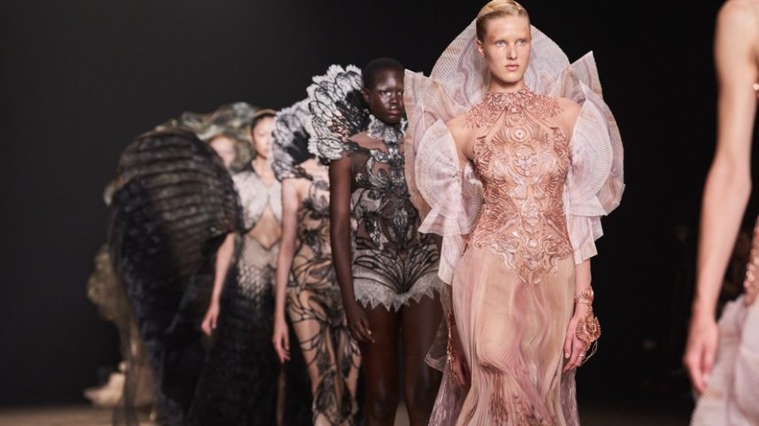 Iris van Herpen | Alta-costura | Inverno 2025 (Foto: Launchmetrics Spotlight)