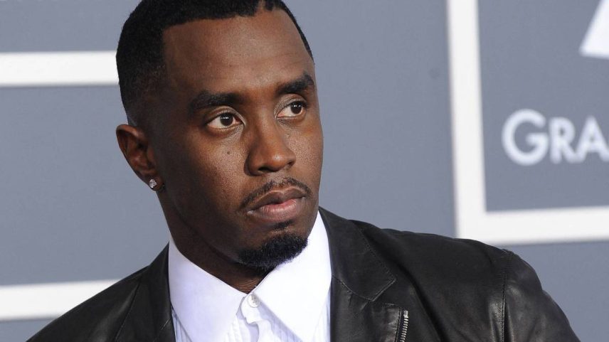 Sean 'P. Diddy' Combs no tapete vermelho da premiação Grammy 2011, em Los Angeles (Foto: Robyn Beck/AFP)