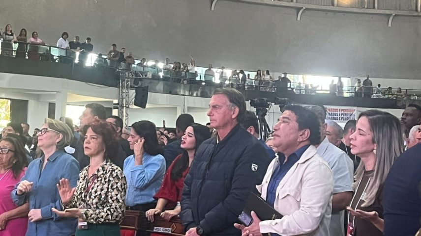 Bolsonaro participa de culto evangélico em Taguatinga, região administrativa de Brasília (Foto: Luísa Marzullo/OGLOBO)