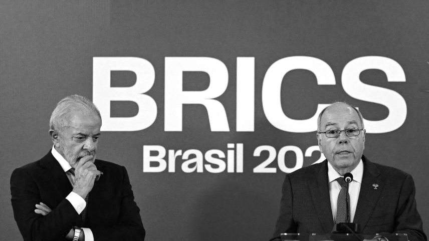 Luiz Inácio Lula da Silva (PT) e Mauro Vieira, ministro das Relações Exteriores (Foto: Pablo Porciuncula - 7.jul.25/AFP)