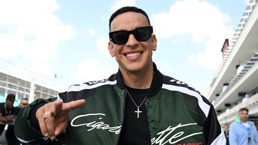 Daddy Yankee no Autódromo Internacional de Miami, em 1º de maio de 2025. (Foto: Mark Sutton - Formula 1 via Getty Images)