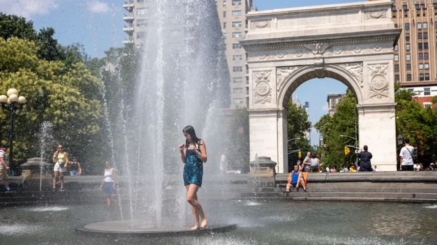 É realmente, realmente quente - Nova-iorquinos reagem ao calor extremo (Foto: Getty Images)